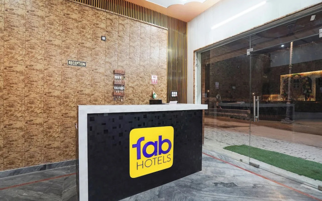 Fabhotel Radhika Palace
