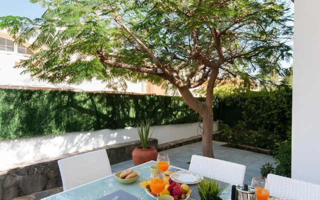 Belvilla by OYO Beach House Adelfas