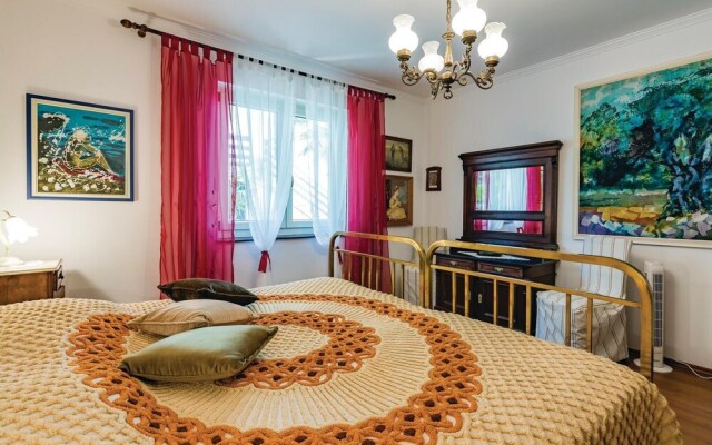 Beautiful Home in Novigrad With Wifi and 2 Bedrooms