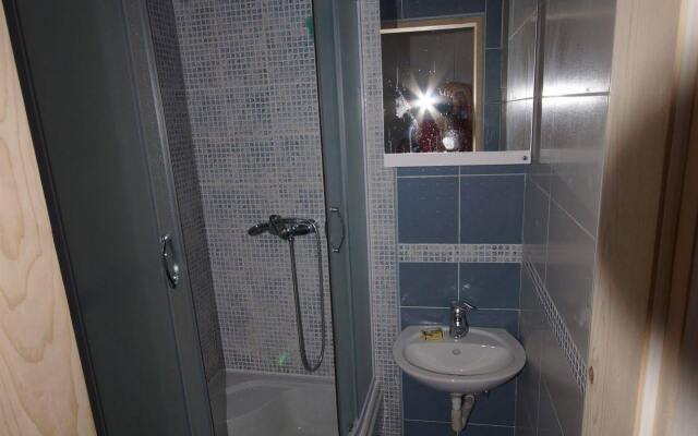 Laros Apartments