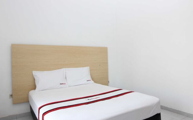 RedDoorz Plus near RS UGM