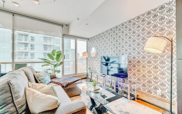 Stylish 2BR Condo Near Stampede Urban Retreat