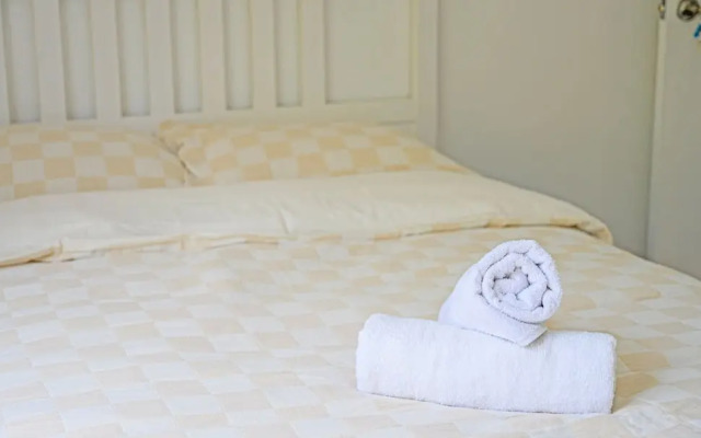 Metawise/parramatta Cozy Room With Furniture Wifi