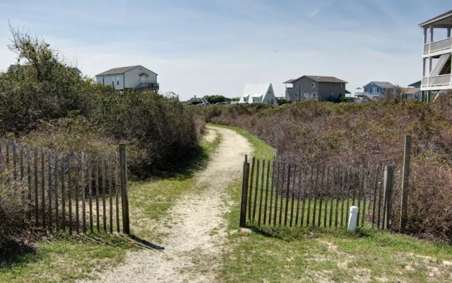 Dune Escape 5 Bedroom Home by RedAwning