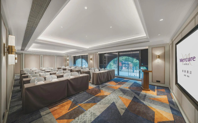 Mercure Chongqing Jiefangbei Hongya Cave