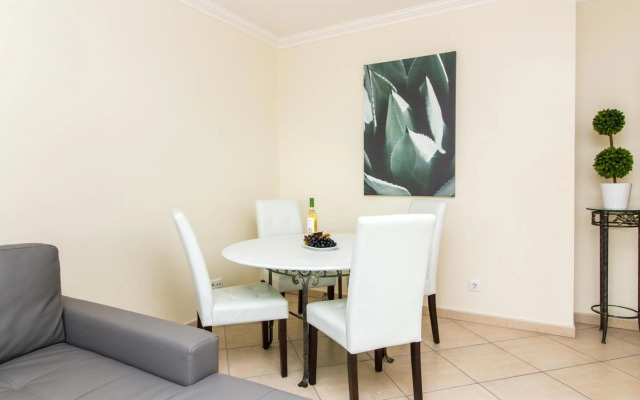 Oura Sunrise II Apartment by Stay-ici, Algarve Holiday Rental