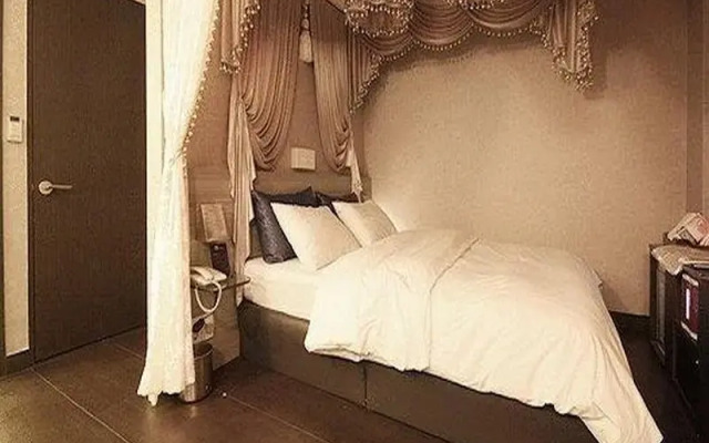 Happy Tears Hotel