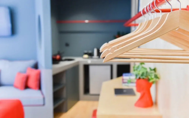 CentraL44 OMG CasuaL Suite