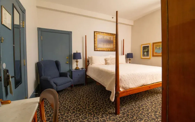 The Lafayette Inn