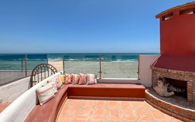 Your Beachfront Escape Close to Everything