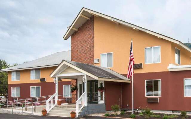 Econo Lodge Lake Region