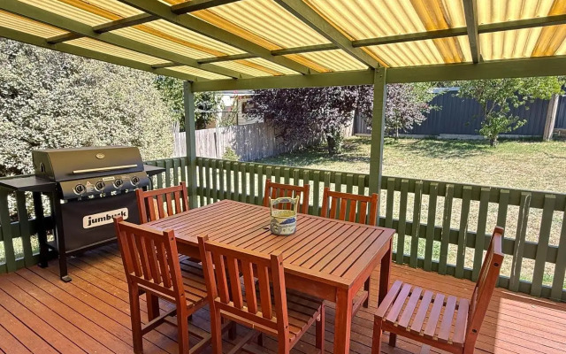 Scullin 3BR House, Free WiFi, Netflix, Parking