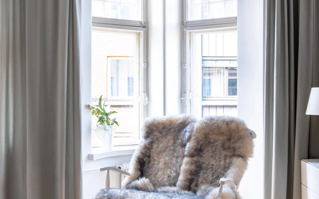 Luxury 2BR Central Getaway, Workation, Staycation, Remote Work