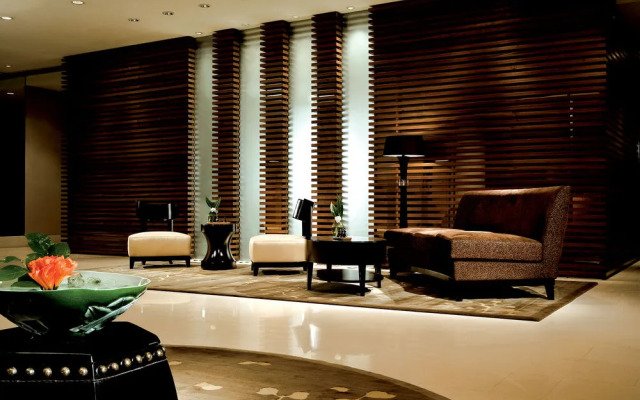 Financial International Street