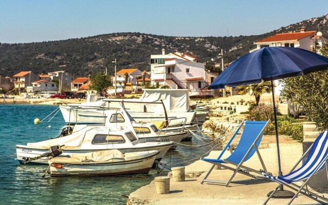 Beautiful Home in Vinisce With Wifi and 2 Bedrooms
