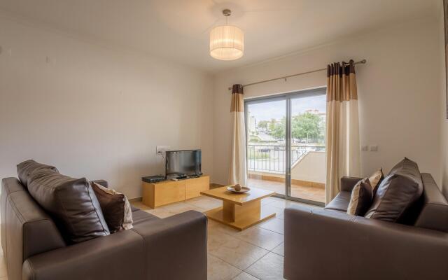 B08 - Central 2 Bed with Spa and Pool