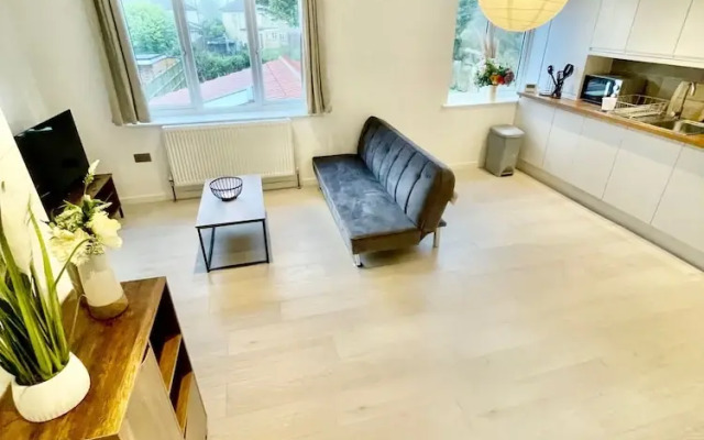 Cambridge Cozy 2 Bedroom Apartment 5 Sleep