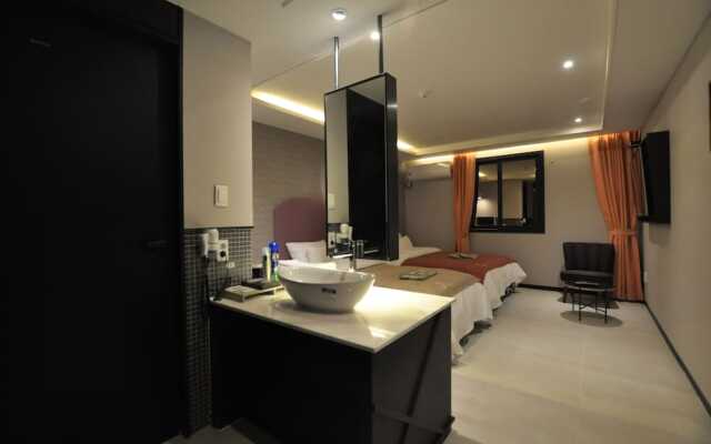 French Code Hotel Seomyeon Bumcheon