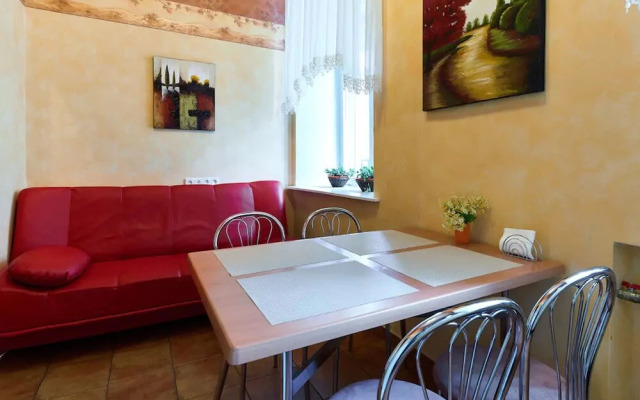 Home-Hotel Mikhailovsksya 24-B