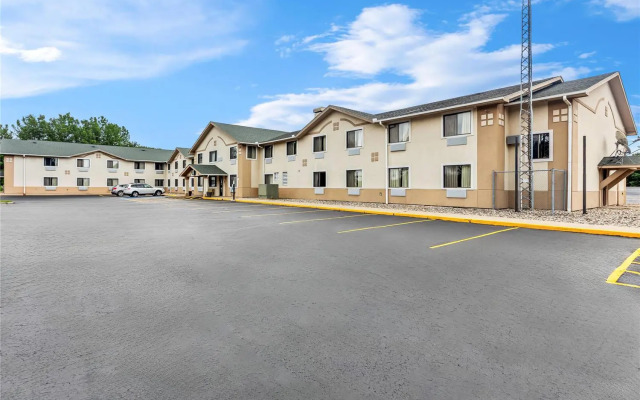 Quality Inn & Suites Howe - Sturgis