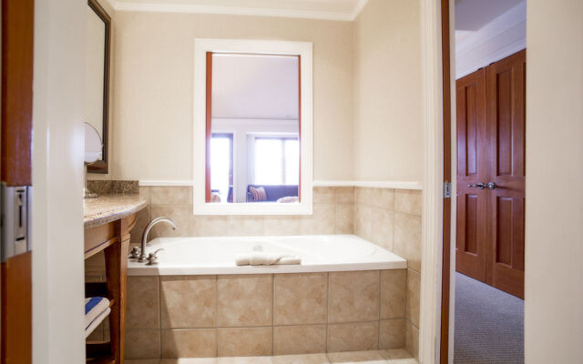 Poets Cove Resort & Spa