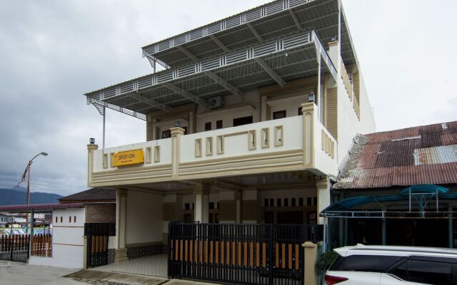 Pink's Guest House by OYO Rooms