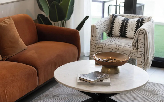 Relaxing & Bright 1BR in JVC