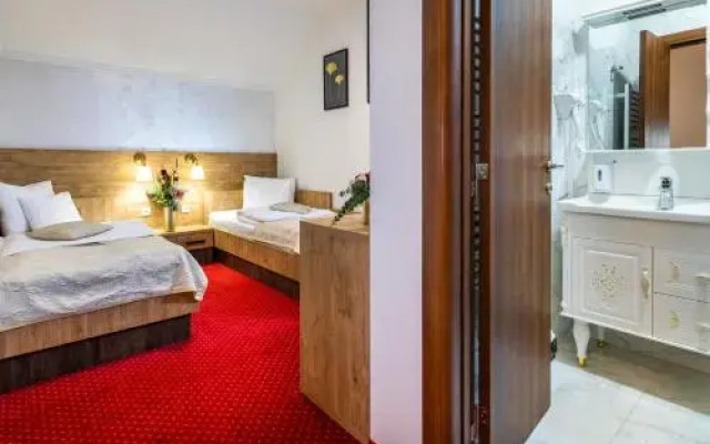 Garni Hotel Royal Crown