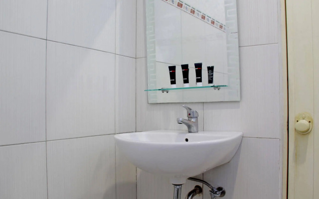 RedDoorz near Kampung Gajah