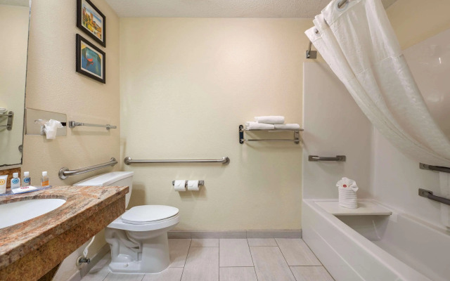 Comfort Inn East
