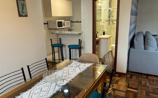 Apto otima localização Centro de Floripa ELY0201