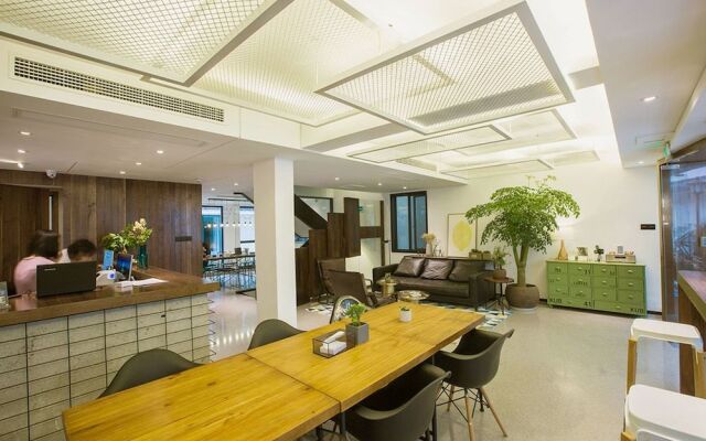 Hangzhou Backlighting Inn