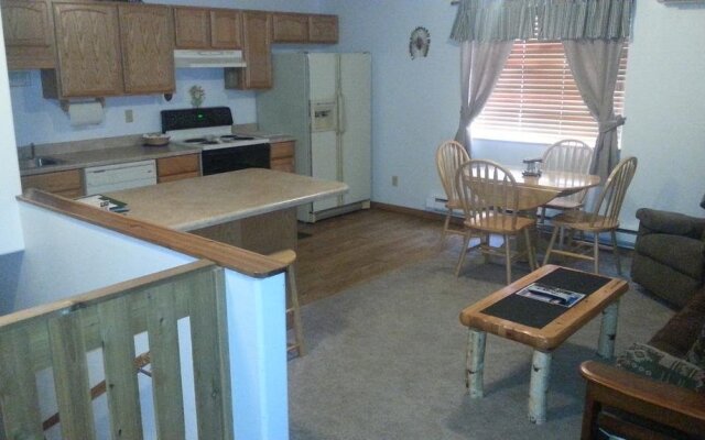 Wolf Den Log Cabin Motel and RV Park