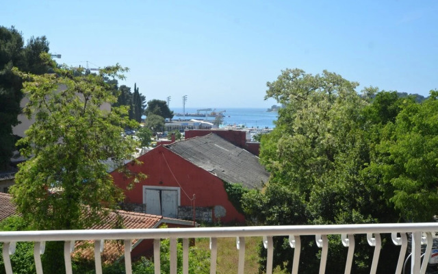 Toro - Two Bedroom Apartment