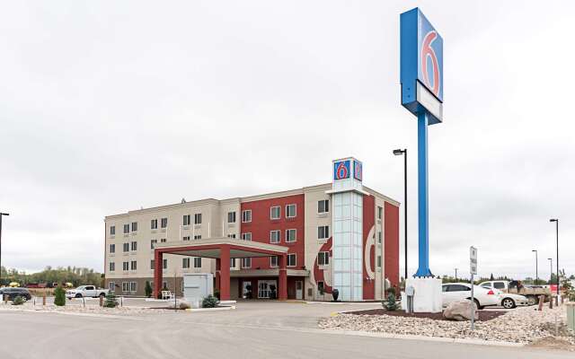 Motel 6 Moosomin, SK