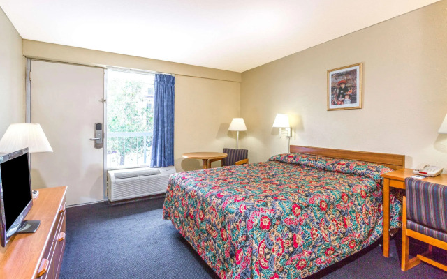 Travelodge by Wyndham Virginia Beach Bay Beach