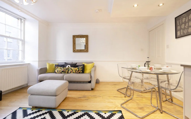 JOIVY Charming 1-Bed Home W/Patio Nearby The Castle