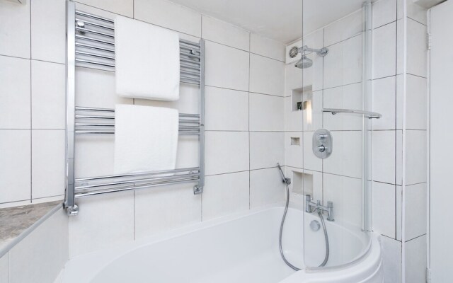 Stunning 1BR Kings Cross Flat!