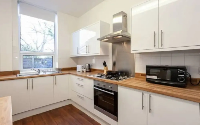 Spacious Cosy 2 Bedroom House by Bridgewater Canal