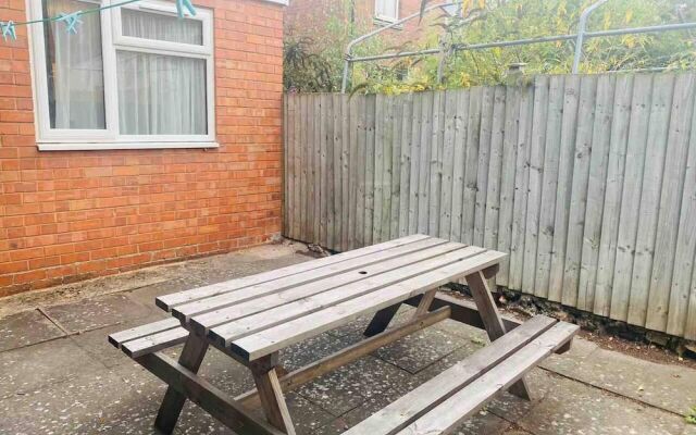 Immaculate 6-bed House in Coventry