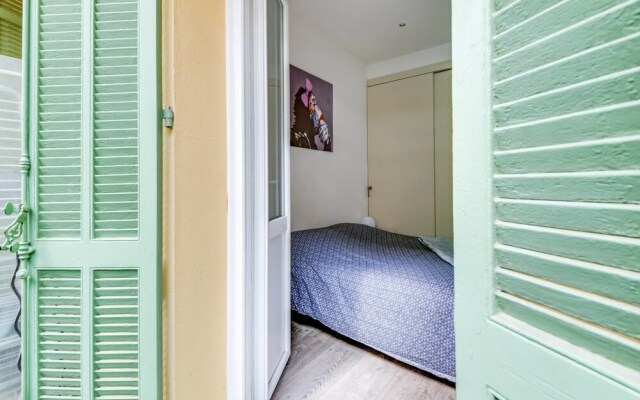 Beautiful Modern 2 Bedroom Apartment in Center