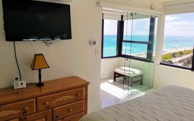 Alexander 1101 2 Bedroom Apts by RedAwning