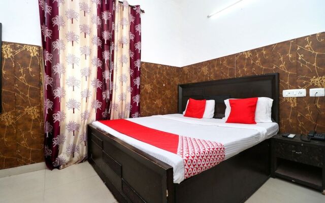 OYO 18943 Hotel Punjab Residency