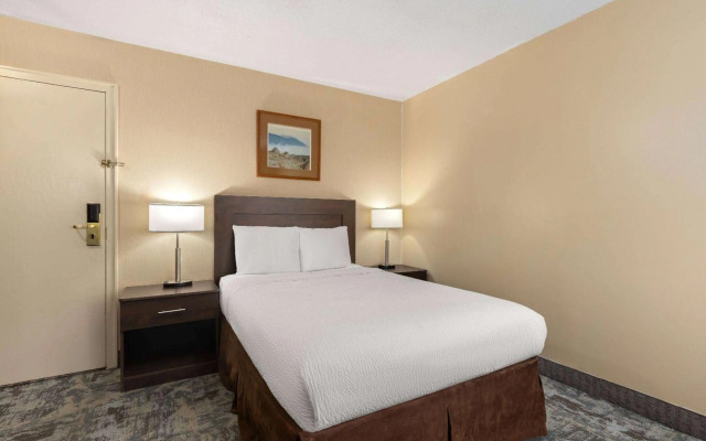 Travelodge by Wyndham Thunder Bay