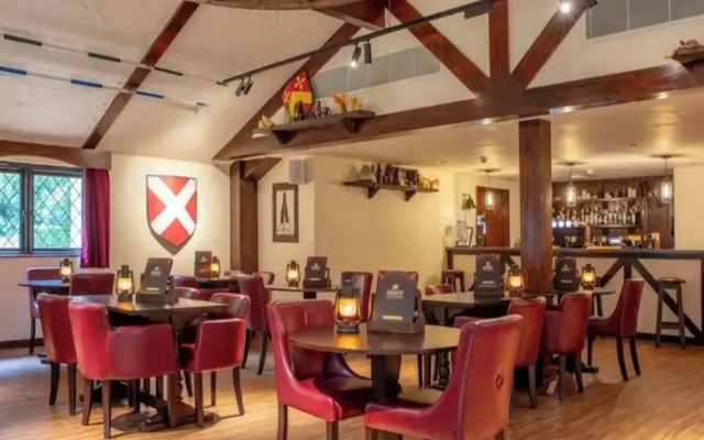 Warwick Castle Hotel and Knight's Village