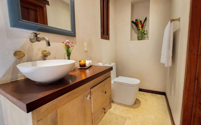 Luxury 5BR House W Jacuzzi & Pool
