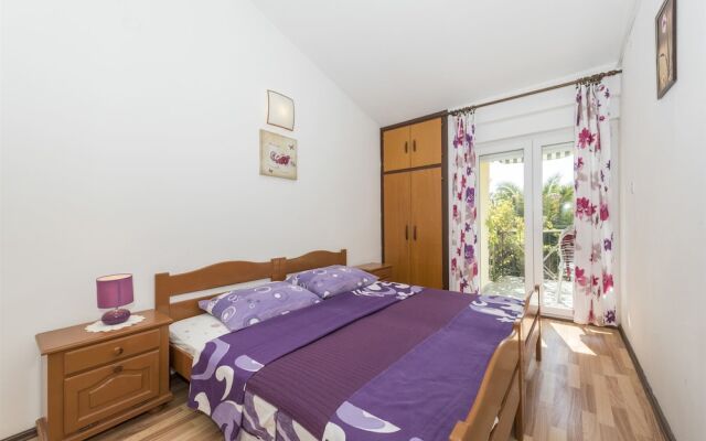 Apartments and Rooms Dragica