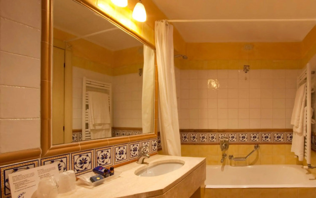 Lantana Resort Hotel & Apartments