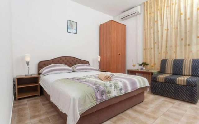 Cozy Double Bed Room With Balcony and Garden View