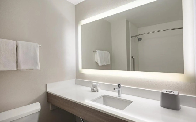 Holiday Inn Express Sheboygan-Kohler by IHG